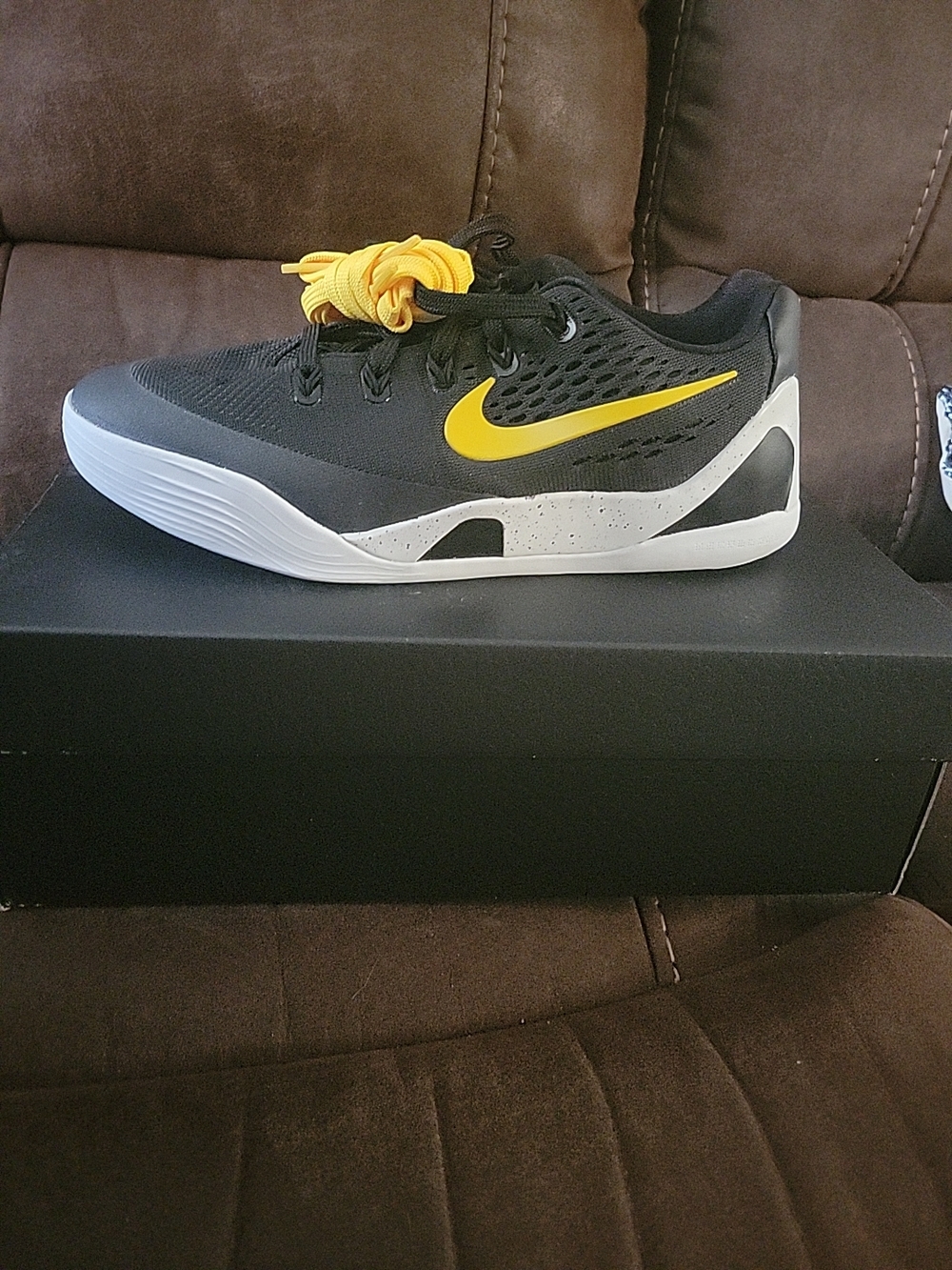 Nike Boys’s Low-Top Athletic Shoes - Black/Yellow